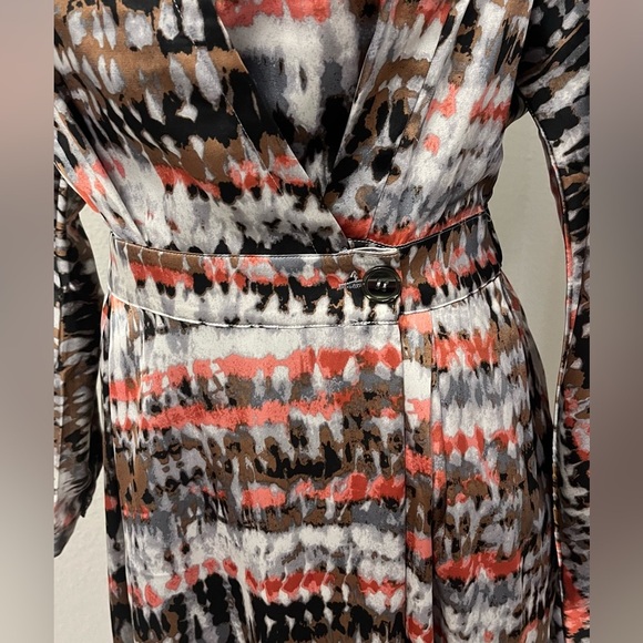See U Soon Women's A-Line Faux Wrap Midi Dress w/Long Sleeves in Gray & Coral S - Picture 3 of 10